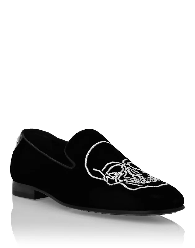 Men's loafers with a pointed toe for a stylish appearance Men's loafers with a pointed toe for a stylish appearance Velvet Loafers Embroidery Skull