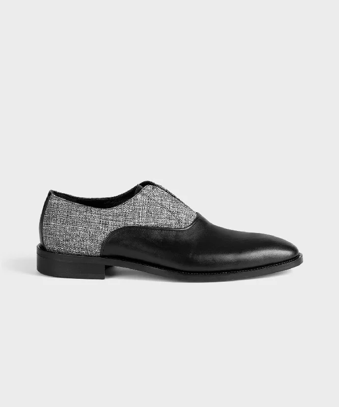 Men's loafers with a moc - toe design Men's loafers with a moc - toe design Black Leather Loafer