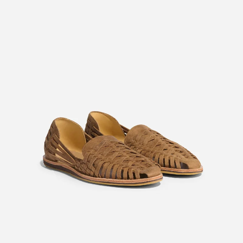 Men's sandals with a pointed toe for a stylish look Men's sandals with a pointed toe for a stylish look Men's Huarache Sandal Tobacco