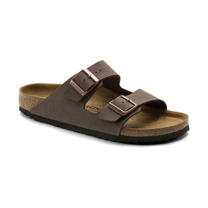 Men's sandals in a neutral color like black or brown Men's sandals in a neutral color like black or brown Men's Arizona Mocha Birkibuc