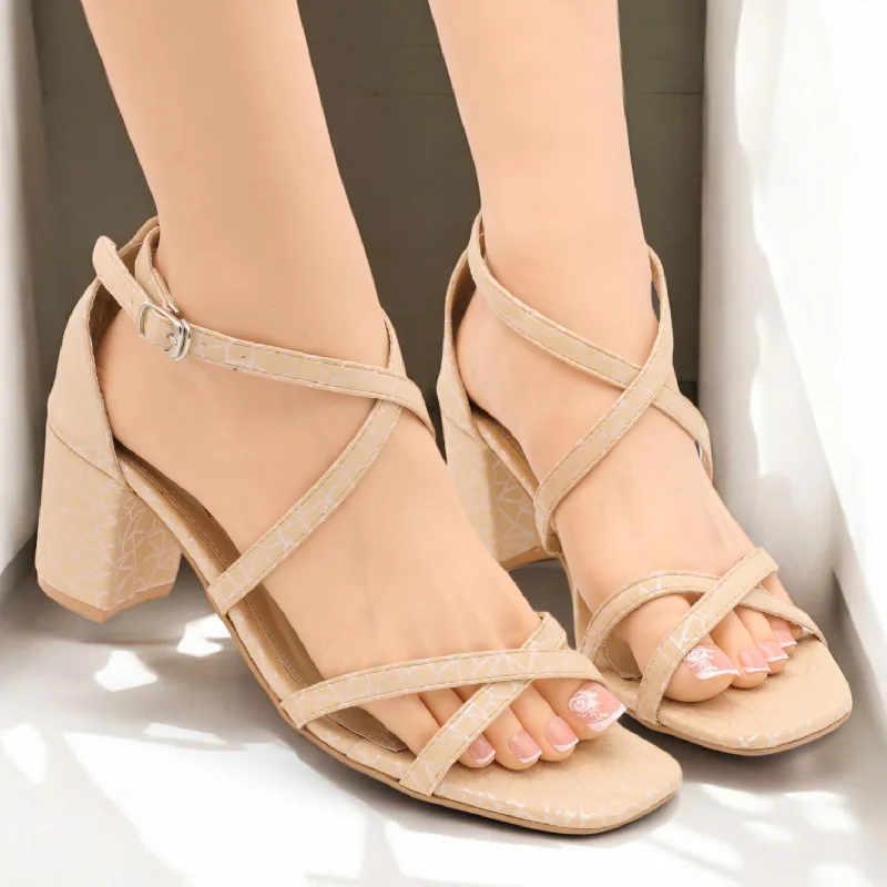 Men's slippers with a pointed toe for a stylish appearance Cross strap heel