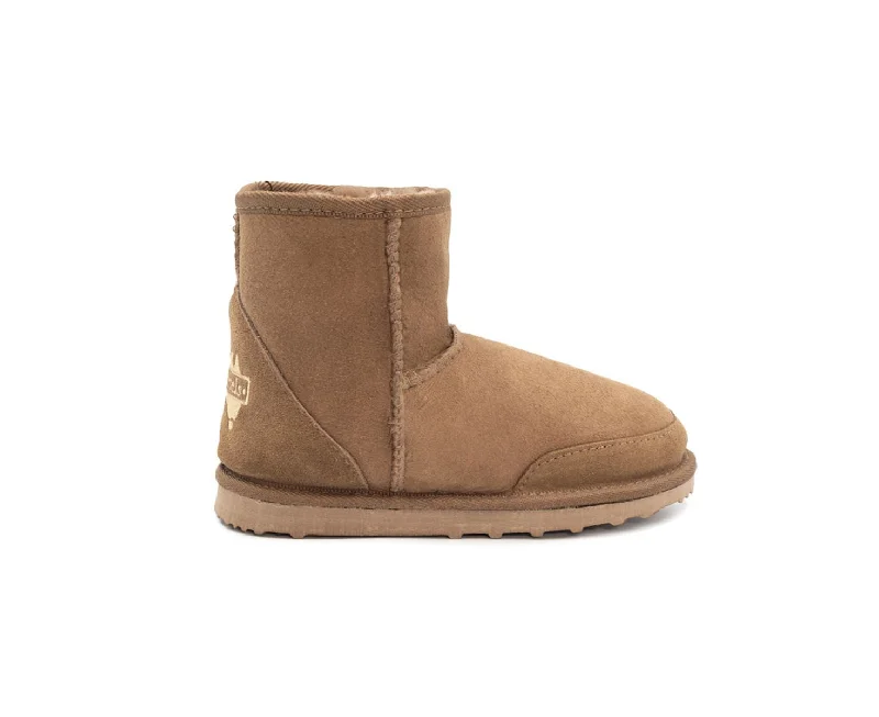 Men's slippers in a warm color like red or brown Classic Short UGG - sizes M15-16