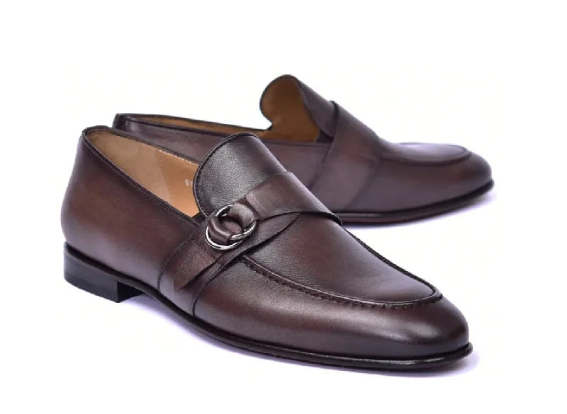 Men's loafers with a pointed toe for a stylish appearance Men's loafers with a pointed toe for a stylish appearance Corrente 6628 Leather slip-on Side Buckle Loafer - Brown