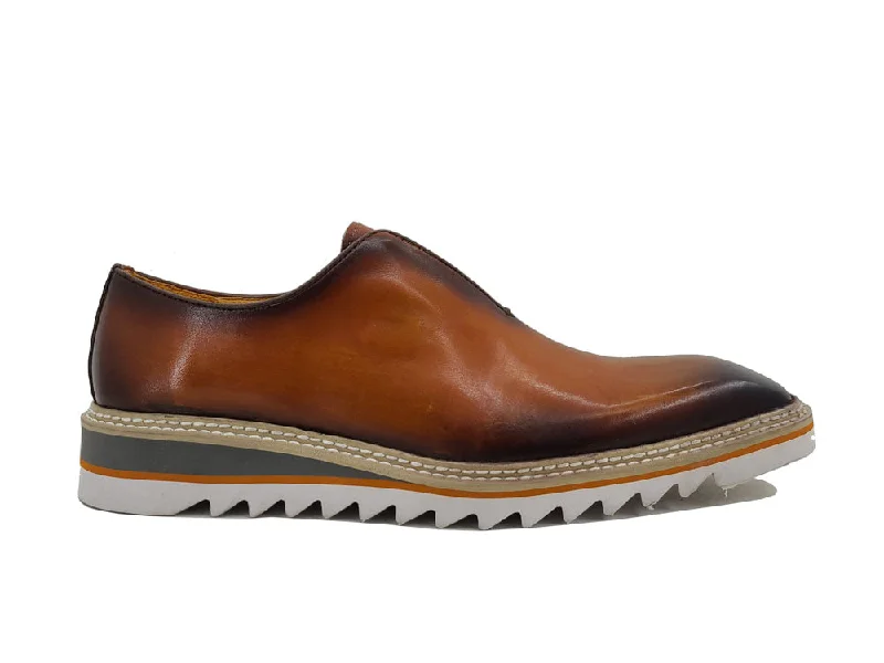 Men's loafers with a moc - toe design Men's loafers with a moc - toe design Carrucci KS550-08 Laceless Loafer with Contrast Color Sole - Cognac