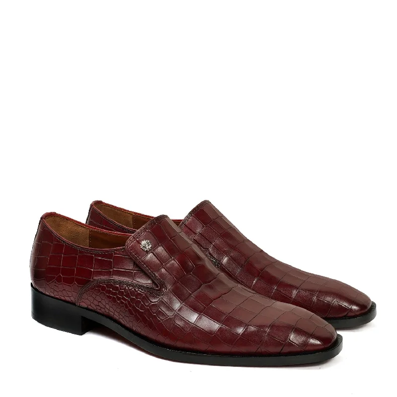 Men's loafers with a perforated leather upper for ventilation Men's loafers with a perforated leather upper for ventilation Wine Italian Loafer In Deep Cut Leather