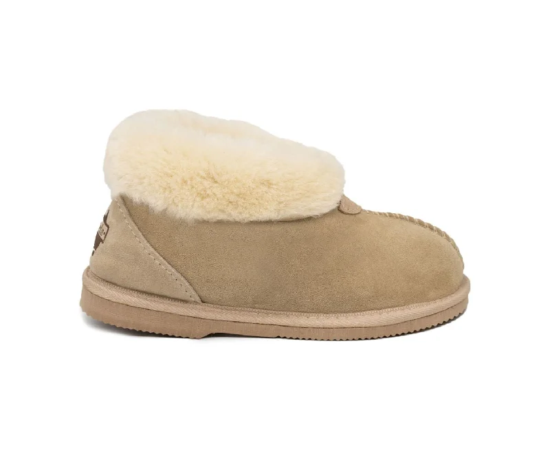 Men's slippers with a decorative pom - pom or tassel Cubbie Slipper