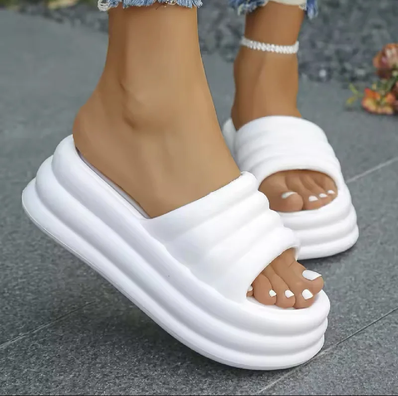 Men's slippers with a Velcro closure for easy on and off Springsal slipper
