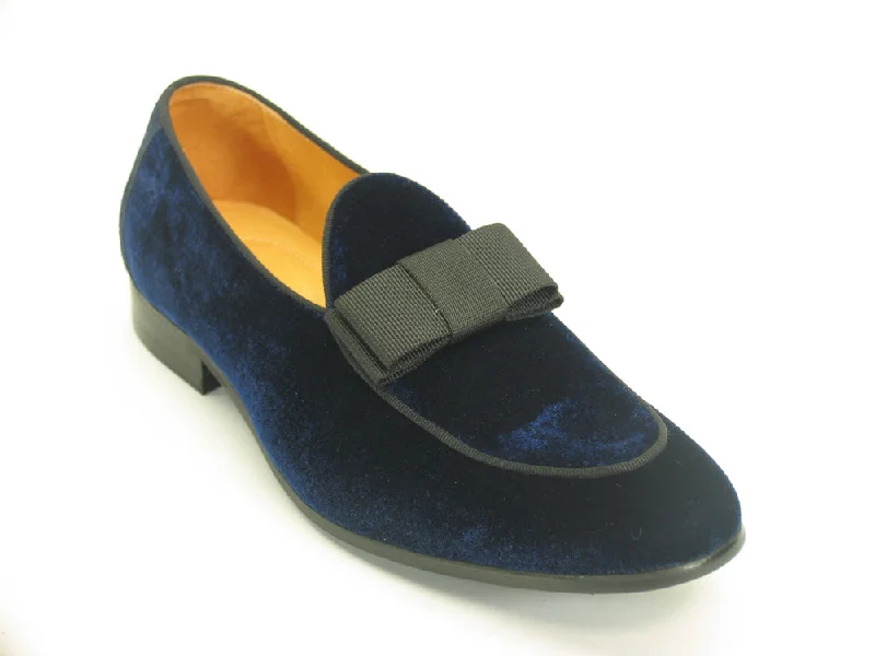 Men's loafers with a smooth leather finish Men's loafers with a smooth leather finish Carrucci KS525-102V Velvet Prom Loafer - Navy
