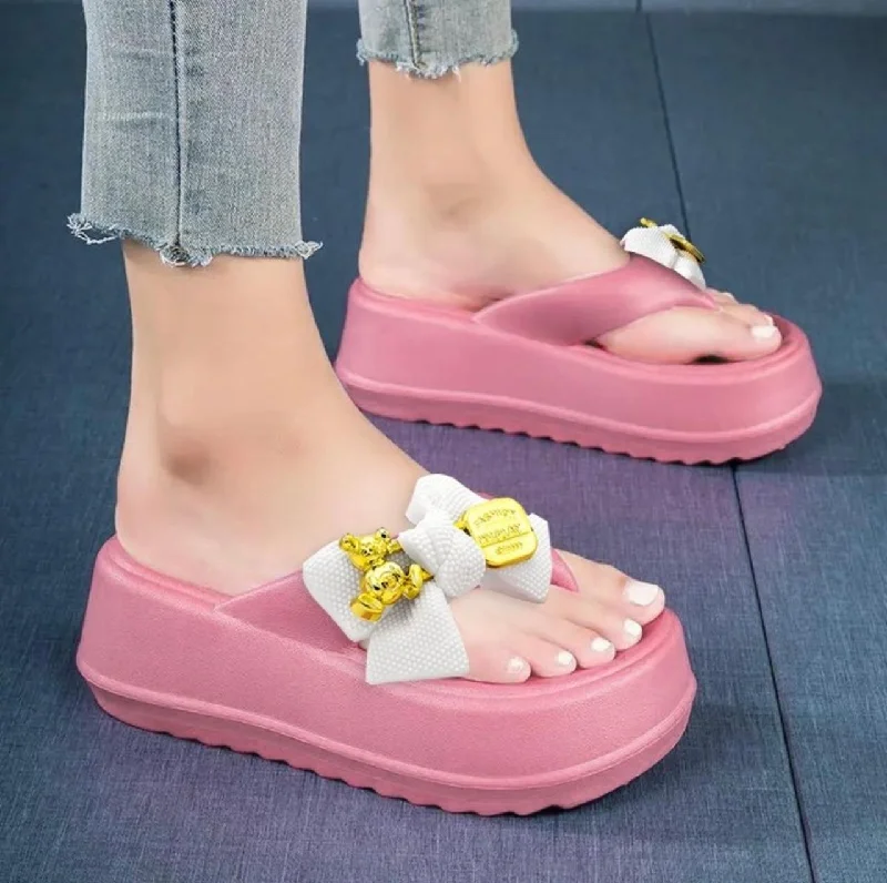 Men's slippers with a padded footbed for all - day comfort Dulcia bow candy