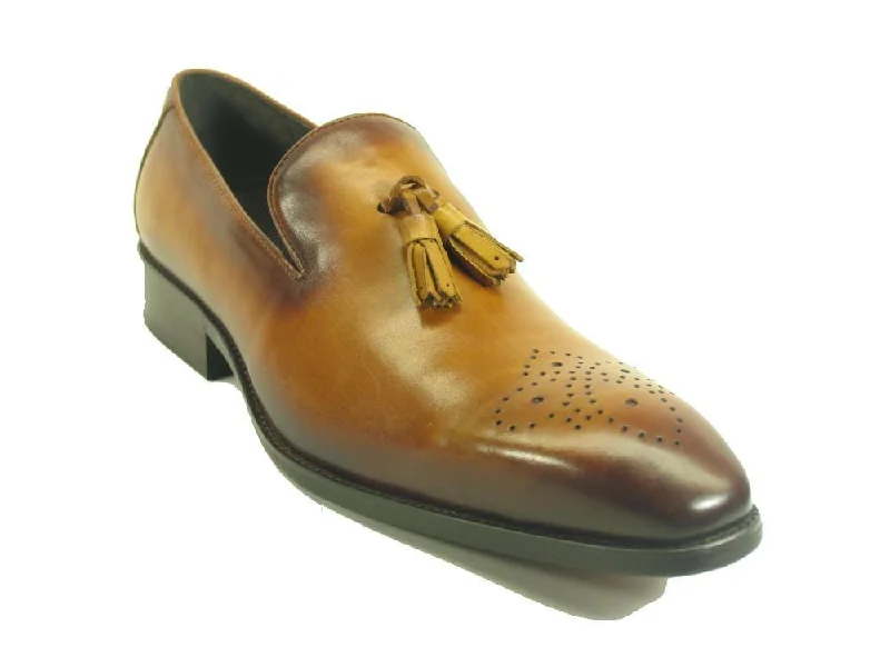 Men's loafers with a cushioned footbed Men's loafers with a cushioned footbed Carrucci KS503-47 Wholecut Tassel Loafer - Cognac