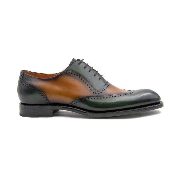 Men's formal shoes with a wingtip design Men's formal shoes with a wingtip design Charlton Lace Up Shoes - Caramel/Green