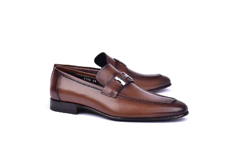 Men's formal shoes with a leather lining for breathability Men's formal shoes with a leather lining for breathability Corrente 5760 H Buckle loafer Shoes - Cognac