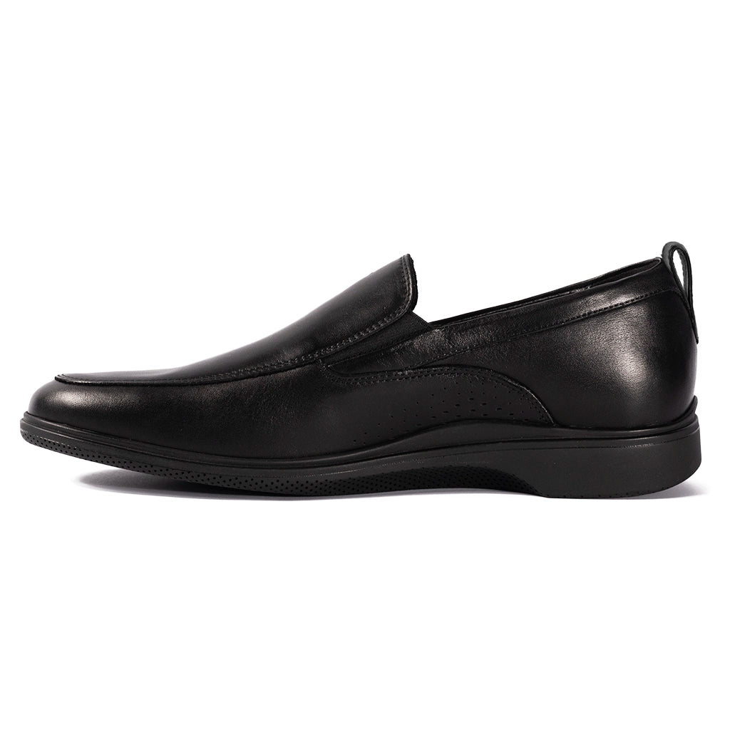Men's formal shoes with a wingtip design Men's formal shoes with a wingtip design The Slip-On (Obsidian)