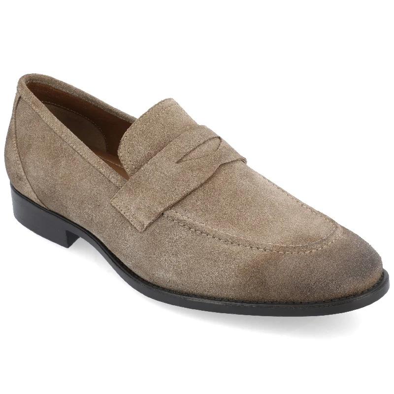 Men's formal shoes with a wingtip design Men's formal shoes with a wingtip design Thomas & Vine Bishop Apron Toe Penny Loafer