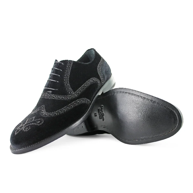 Men's formal shoes with a contrast stitching detail Men's formal shoes with a contrast stitching detail Sukie - Black Velvet Brogue