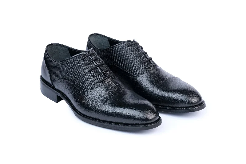 Men's formal shoes with a contrast stitching detail Men's formal shoes with a contrast stitching detail Neda Oxford Cap Toe Dress Shoes