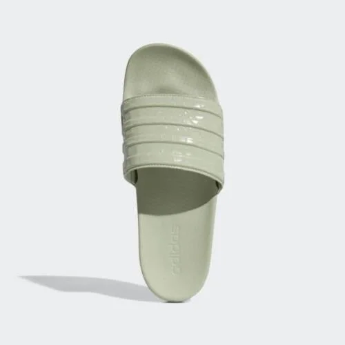 Men's sandals with a contrast stitching detailAdidas Originals Unisex Adilette Comfort Slides