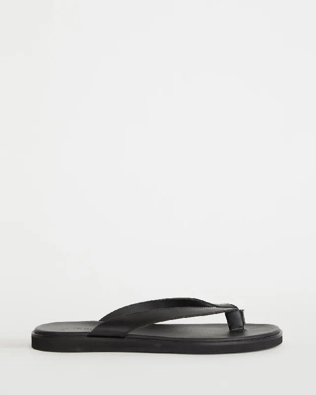 Men's sandals with a stretchy strap for a better fitDumont Thong Sandal