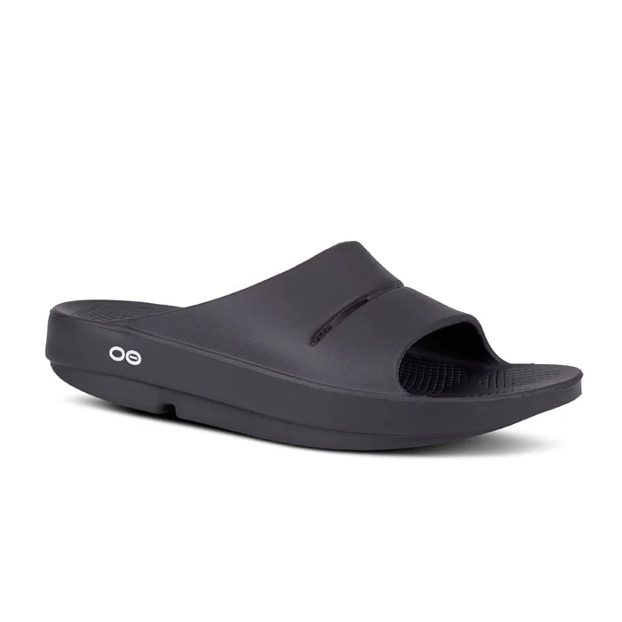 Men's sandals with a contrast stitching detailMen's Oofos Ooahh Slide in Black