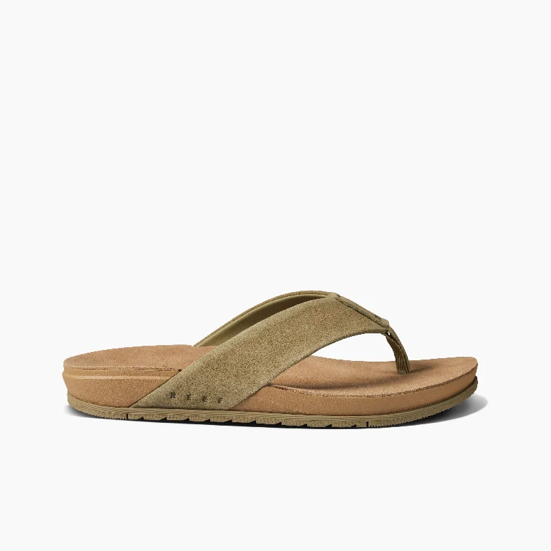 Men's sandals in a neutral color like black or brownOjai