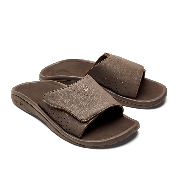 Men's sandals with a decorative buckle or charmOLUKAI NALU SLIDE DARK JAVA