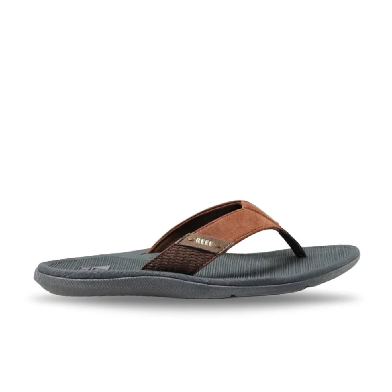 Men's sandals with a contrast stitching detailReef Men's Santa Ana - Grey/Tan