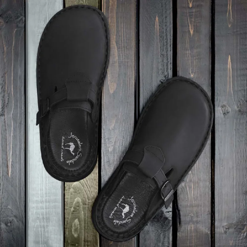 Men's sandals with a toe post designSawyer - Leather Clog-Toe Sandal | Black Nubuck