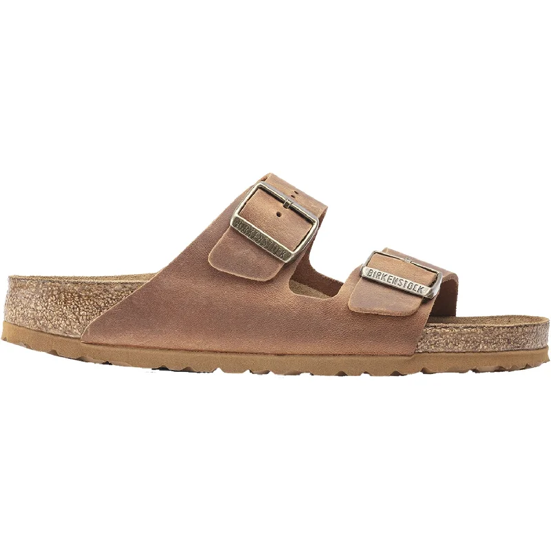 Men's sandals with a contrast stitching detailUnisex Birkenstock Arizona Cognac Oiled Leather