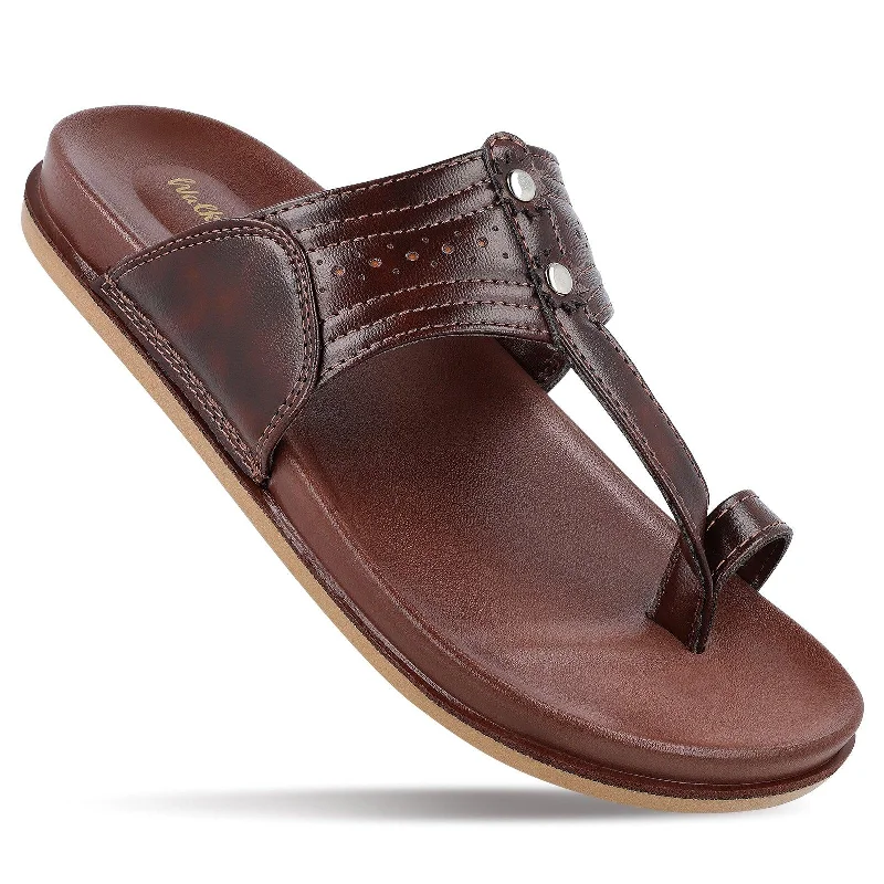 Men's sandals with a leather lining for comfortMen's Kolhapuri Chappal - WE1351 Brown