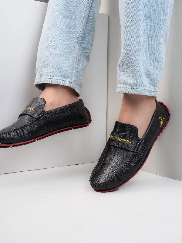 Men's casual shoes with a rubber toe cap for protectionAlberto torresi Synthetic Black Casual Loafers