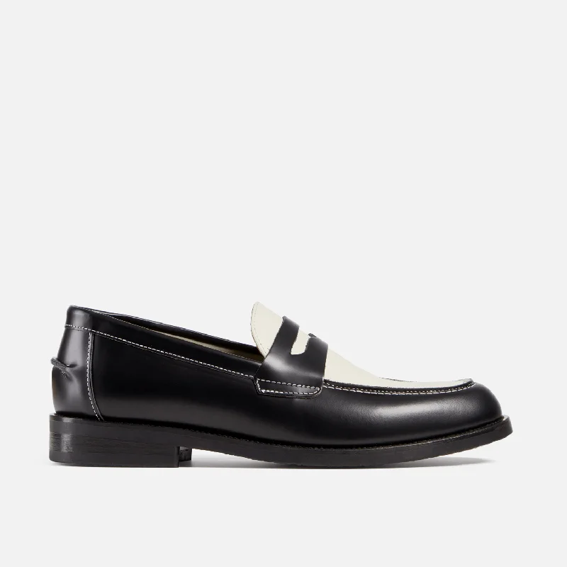 Men's loafers with a smooth leather finishWilde Black + White Penny Loafer - Men's