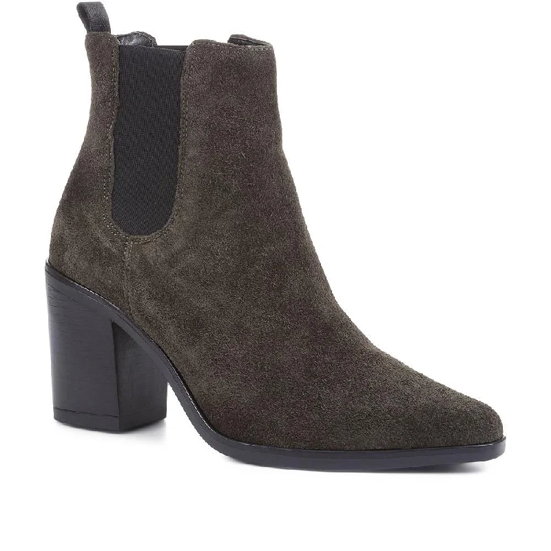 Breathable men's casual shoes for warm weatherClair Heeled Chelsea Boots - CLAIR / 322 538