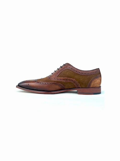 Men's Oxfords with a high - quality leather upperStella Spectator Wingtip Oxford - Brown