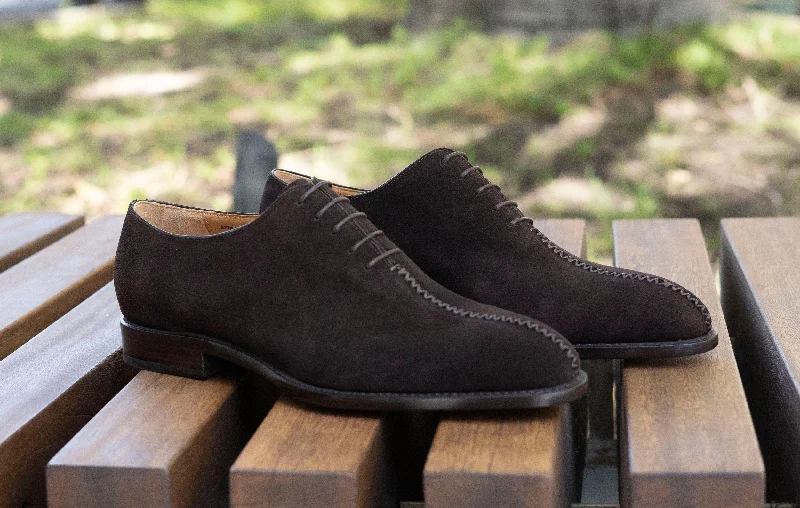 Men's Oxfords with a classic silhouette and a high - shine finish"Derrick" Suede Lace-Up Oxford Brown
