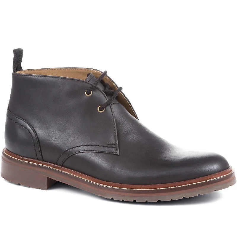 Breathable men's casual shoes for warm weatherEvesham Leather Chukka Boots - EVESHAM / 322 921