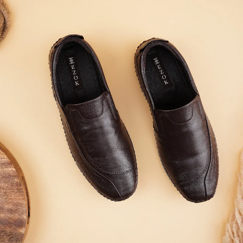 Men's casual shoes with a logo patch on the tongueEzok Men Brown Casual Leather Shoes For Men
