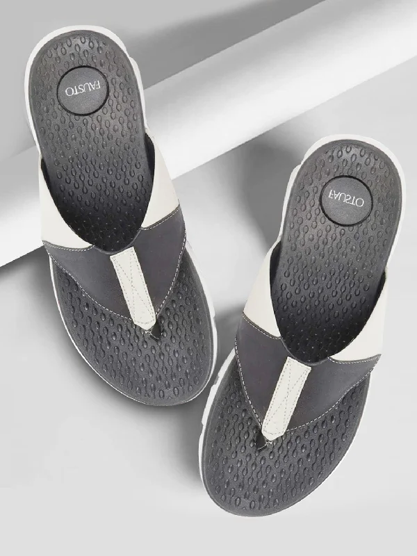 Men's slippers with a logo patch on the sideMen Black Slip On Casual Flexible Phylon Sole Slippers