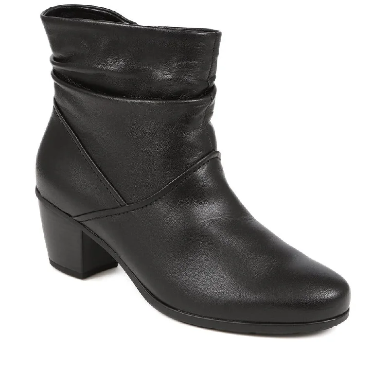 Men's casual shoes with a stretchy side panelHeeled Leather Slouch Ankle Boots - GAB38503 / 324 769