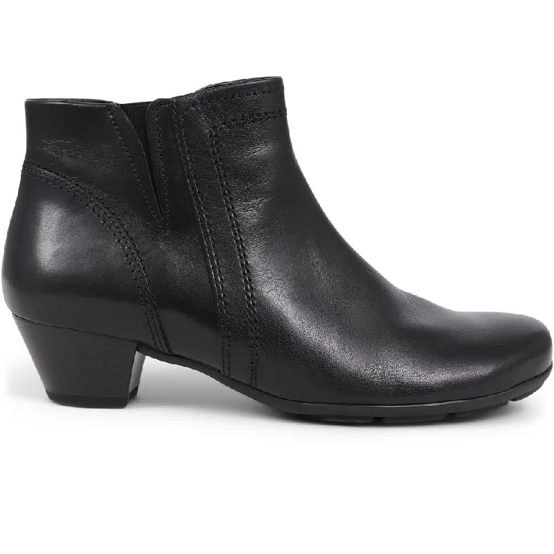 Men's casual shoes with a rubber toe cap for protectionHeritage Leather Ankle Boots - GAB36535 / 322 832 Men's casual shoes with a rubber toe cap for protectionHeritage Leather Ankle Boots - GAB36535 / 322 832
