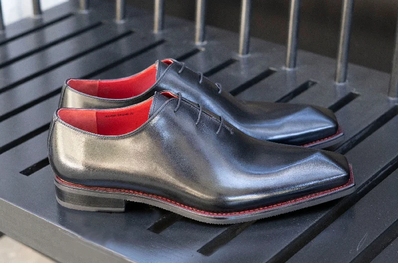 Brogue - perforated men's Oxfords for a traditional look"Jason Spade" Calfskin Lace-Up Oxford Black