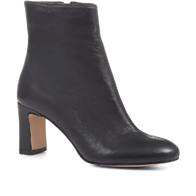 Men's casual shoes with a padded heel for comfortLetty Heeled Ankle Boots - LETTY / 322 354