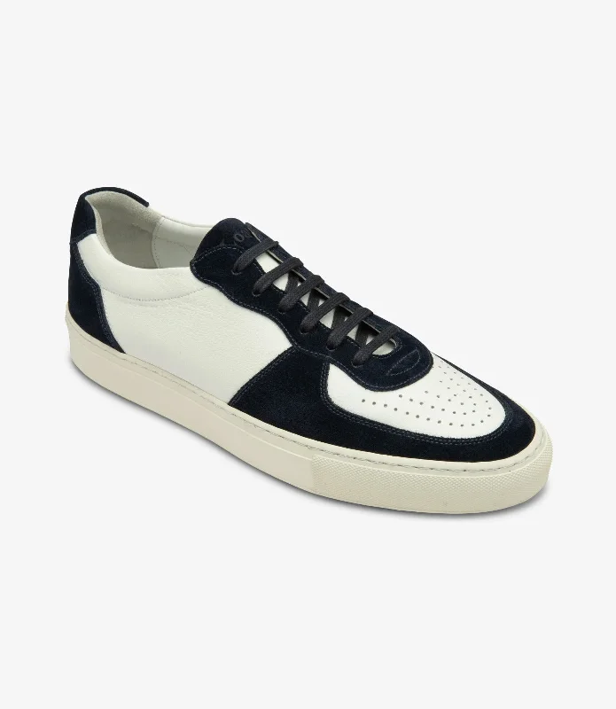 Men's casual shoes with a padded heel for comfortLOAKE Rush - Sneakers - White/Navy Suede