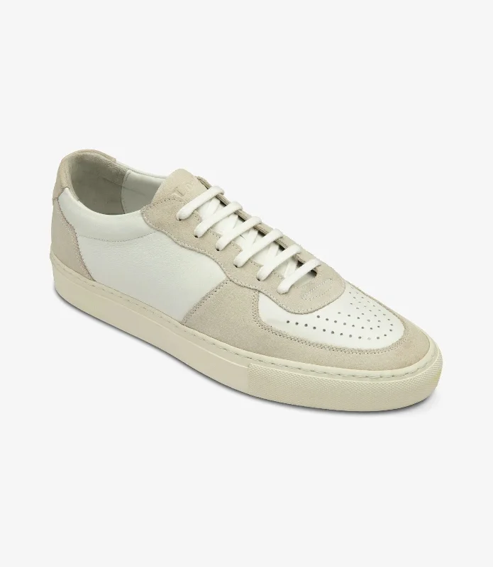 Men's casual shoes with a sporty look and feelLOAKE Rush - Sneakers - White/Sand Suede