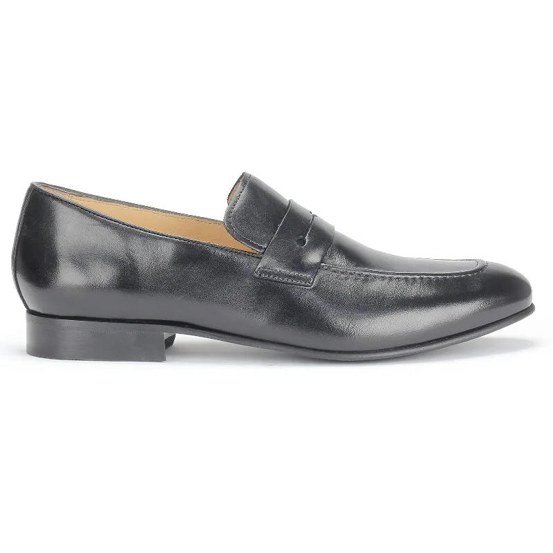 Men's leather loafers with a penny slotMen Round Toe Penny Loafer