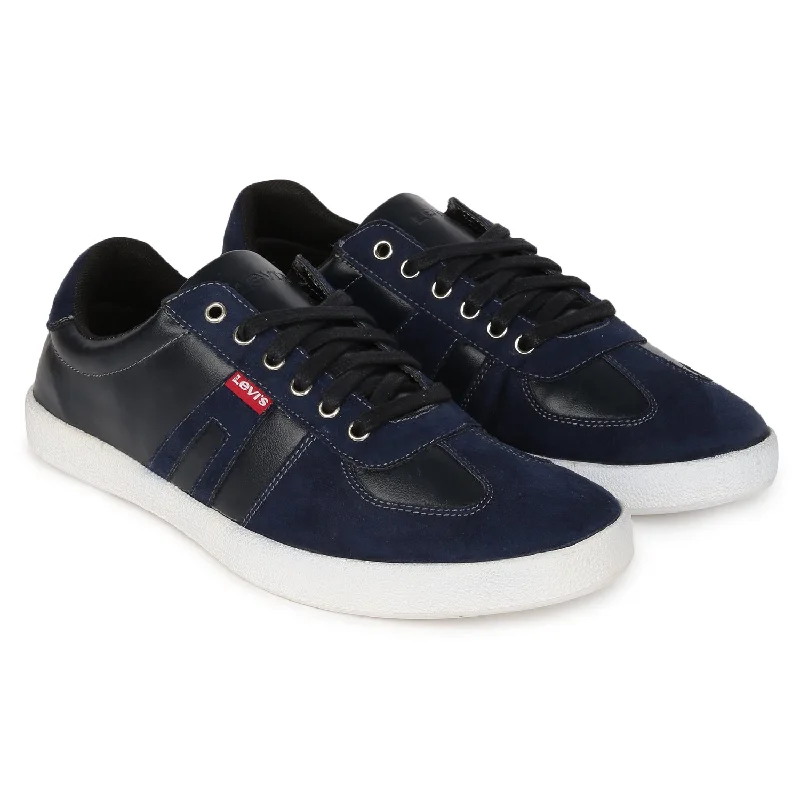 Men's casual shoes with a logo patch on the tongueMen's Solid Casual Shoes