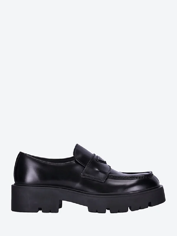 Men's loafers with a tassel front for a classic lookLeather loafers