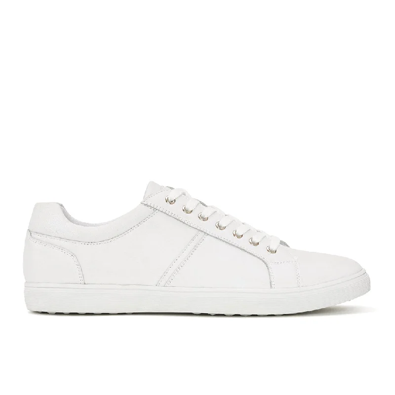 Men's casual shoes with a soft insole for cushioningResolver