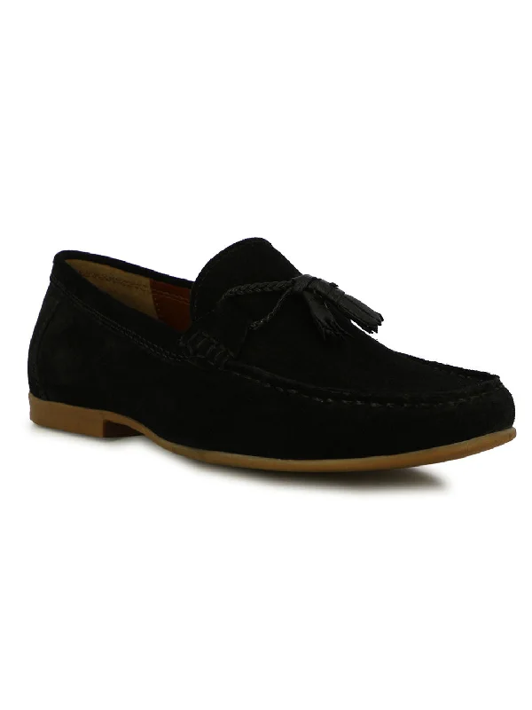 Leather men's casual shoes with a scuffed finishScott Men's Black Suede Tassel Loafers