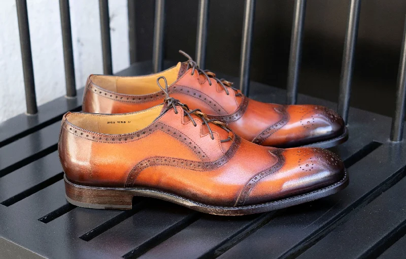Men's Oxfords with a classic silhouette and a high - shine finish"Stephen" Burnished Calfskin Lace-Up Spectator Oxford Caramel