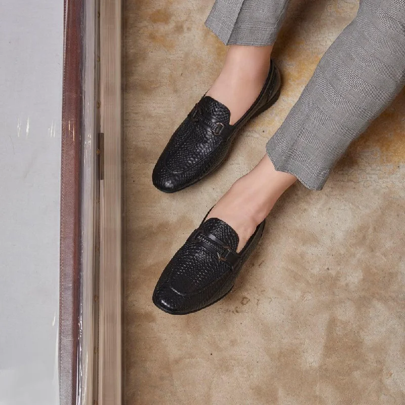 Men's loafers with a cushioned footbedThe Cytom Black Men's Leather Loafers
